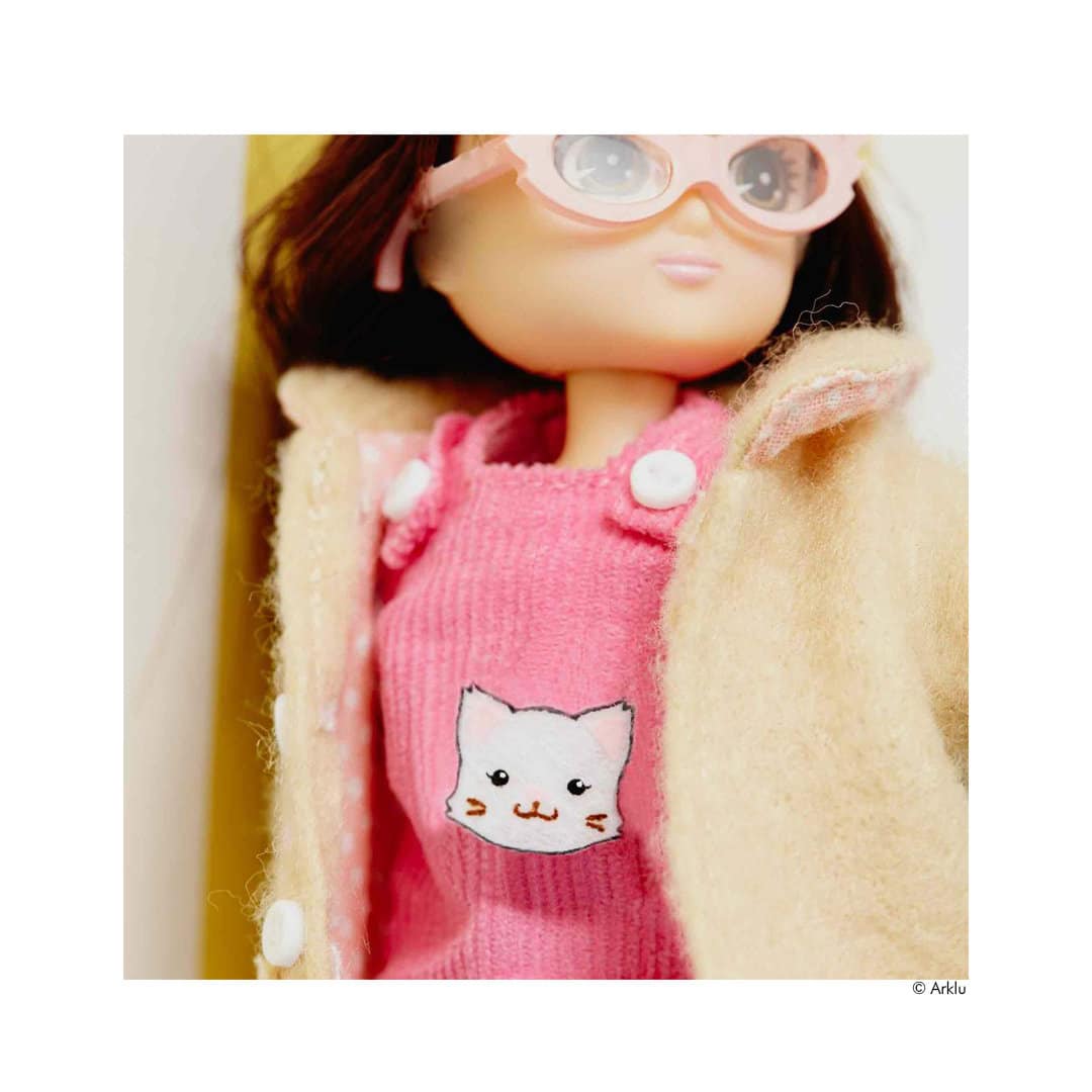 Lottie Puppe Katzen-Liebhaberin im Herbst-Outfit