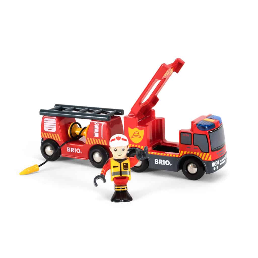 BRIO-World-Holzeisenbahn-Zubehör-Feuerwehr-Leiterfahrzeug-mit-Sirene-Licht-und-Figur-33811-01