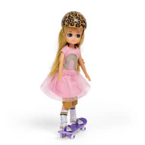 Lottie-Puppe-Skate-Park-Girl-mit-Skateboard-und-Helm
