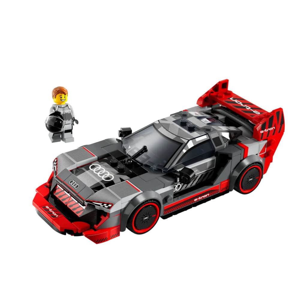 LEGO-76921-Speed-Champions-Ford-Audi-S1-e-tron-quattro-Rennwagen-01