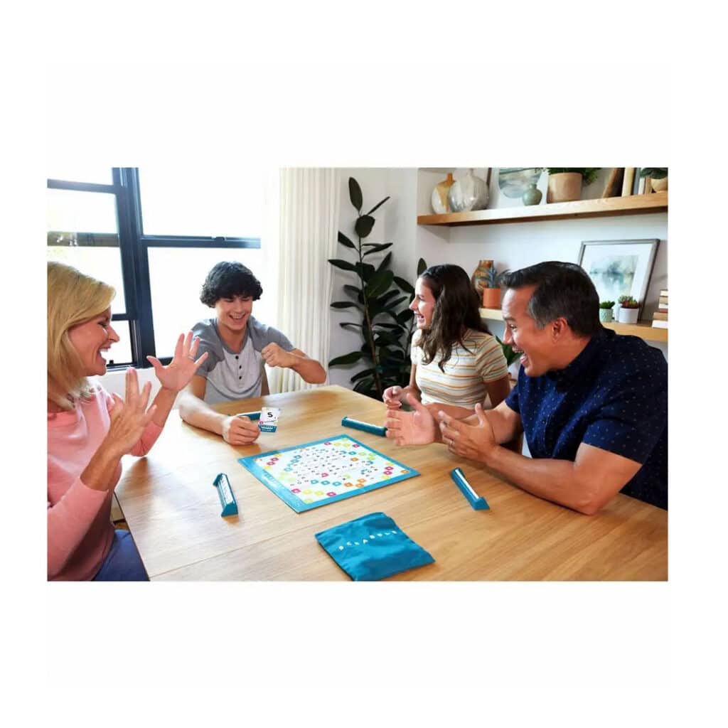 Scrabble-Core-Refresh-Brettspiel-Woerterspiel-Gesellschaftsspiel-Familienspiel-04